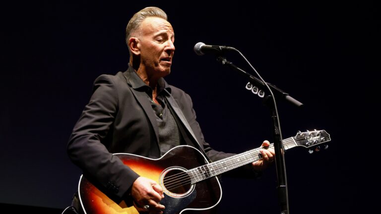 Bruce Springsteen Performs Anti-ICE Song Live at Minneapolis Protest Concert as Crowd Yells ‘ICE Out Now!’ – Variety