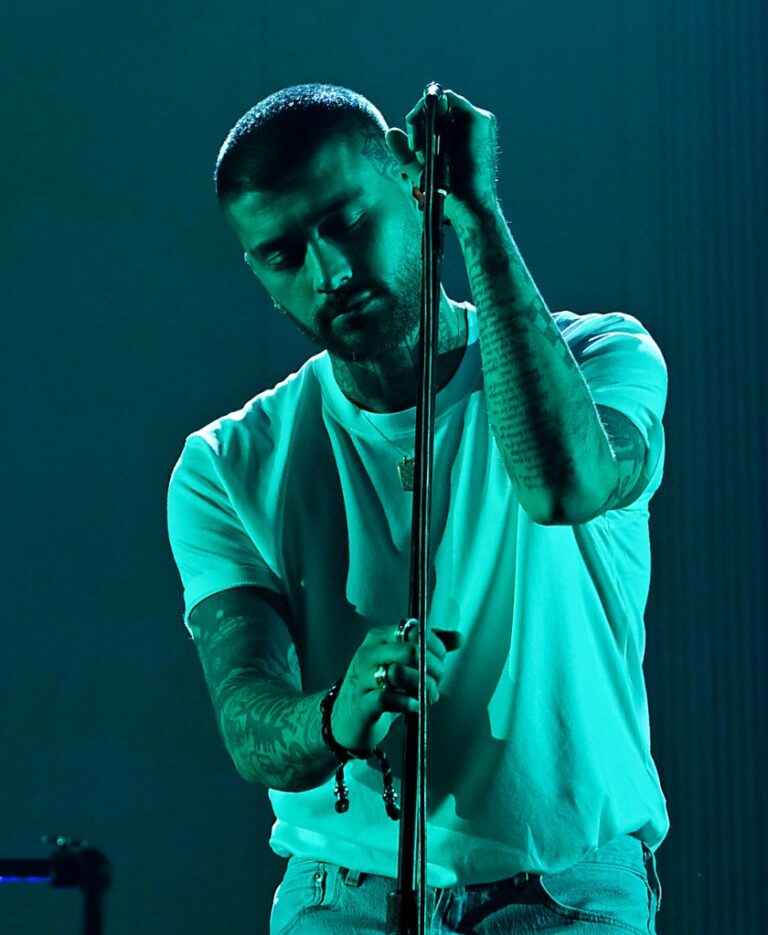 Zayn Debuts New Music, Plays for the Stans at Intimate Opening Night of Las Vegas Residency: Concert Review – Variety